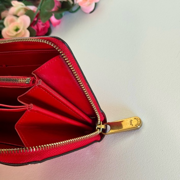 Louis Vuitton Limited Edition Pomme D'Amour Sweet Monogram Patent Zippy Wallet - Picture 15 of 16